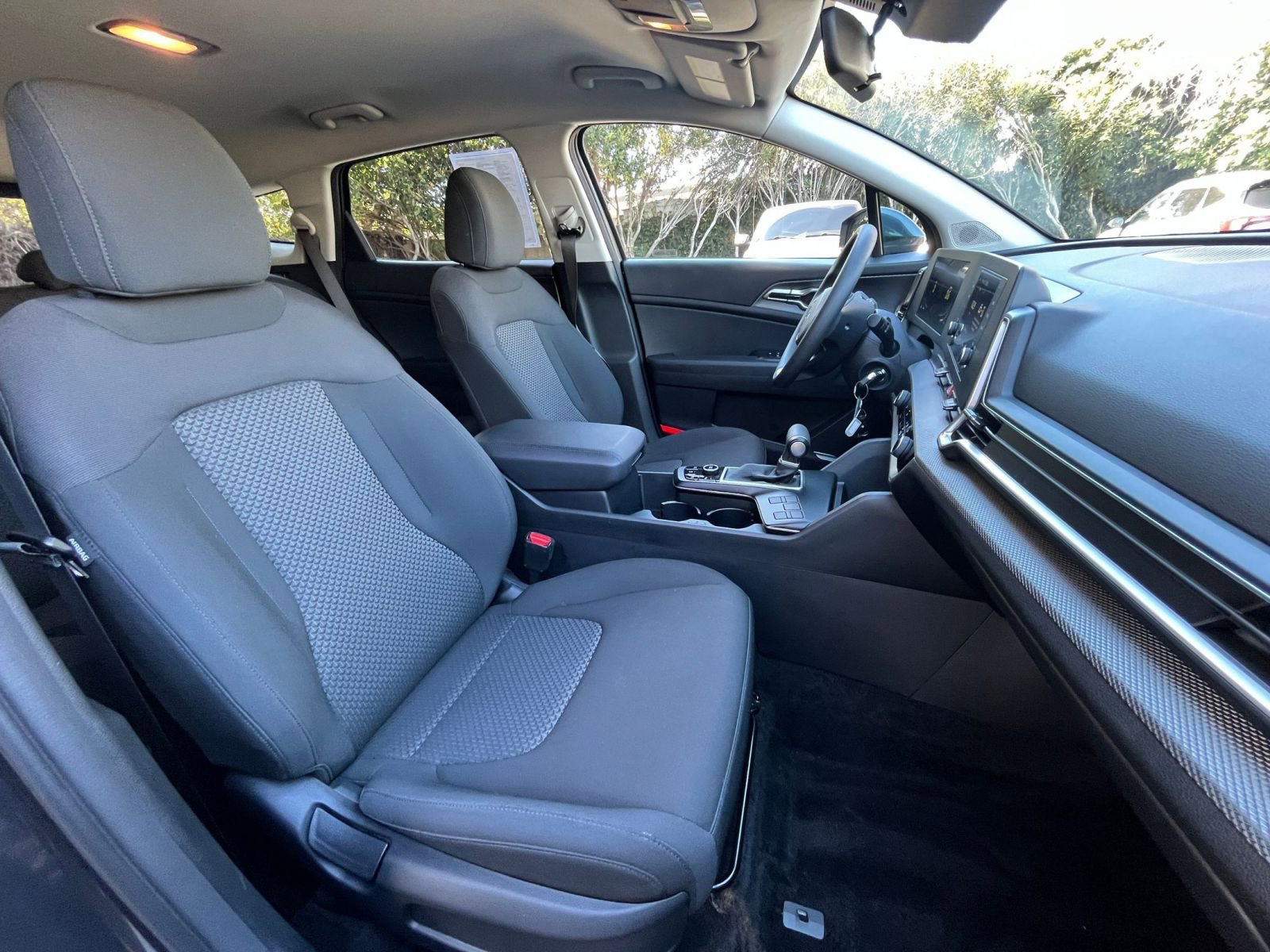 Used 2025 Kia Sportage LX image 35