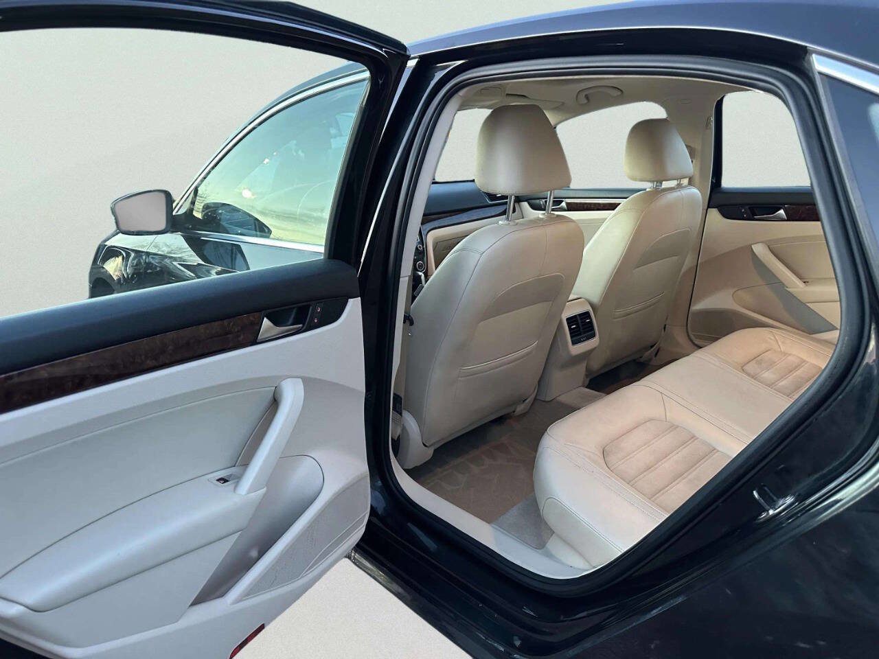 Used 2013 Volkswagen Passat 2.5 SEL Premium image 15