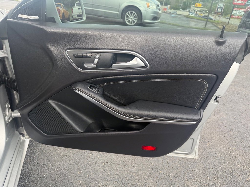 Used 2017 Mercedes-Benz CLA 250 4MATIC image 23