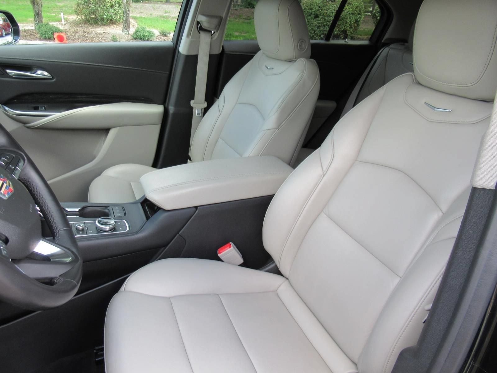 Used 2022 Cadillac XT4 Premium Luxury w/ Safety Alert Package AWD/4WD image 19