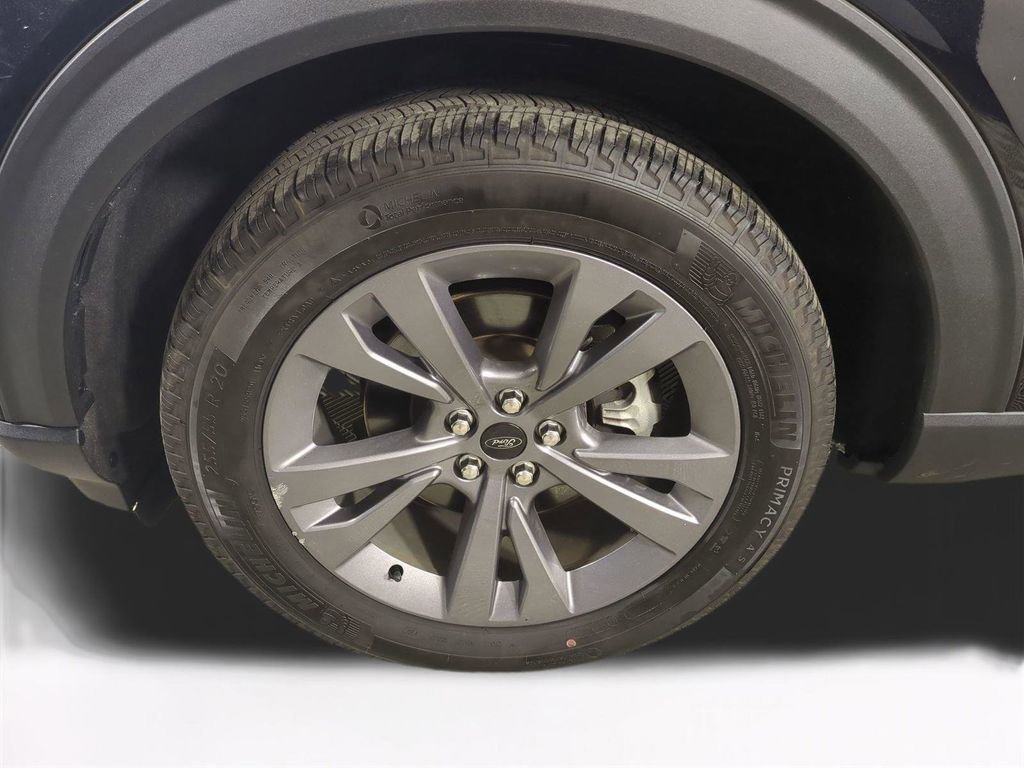 Used 2022 Ford Explorer XLT w/ Equipment Group 202A image 11