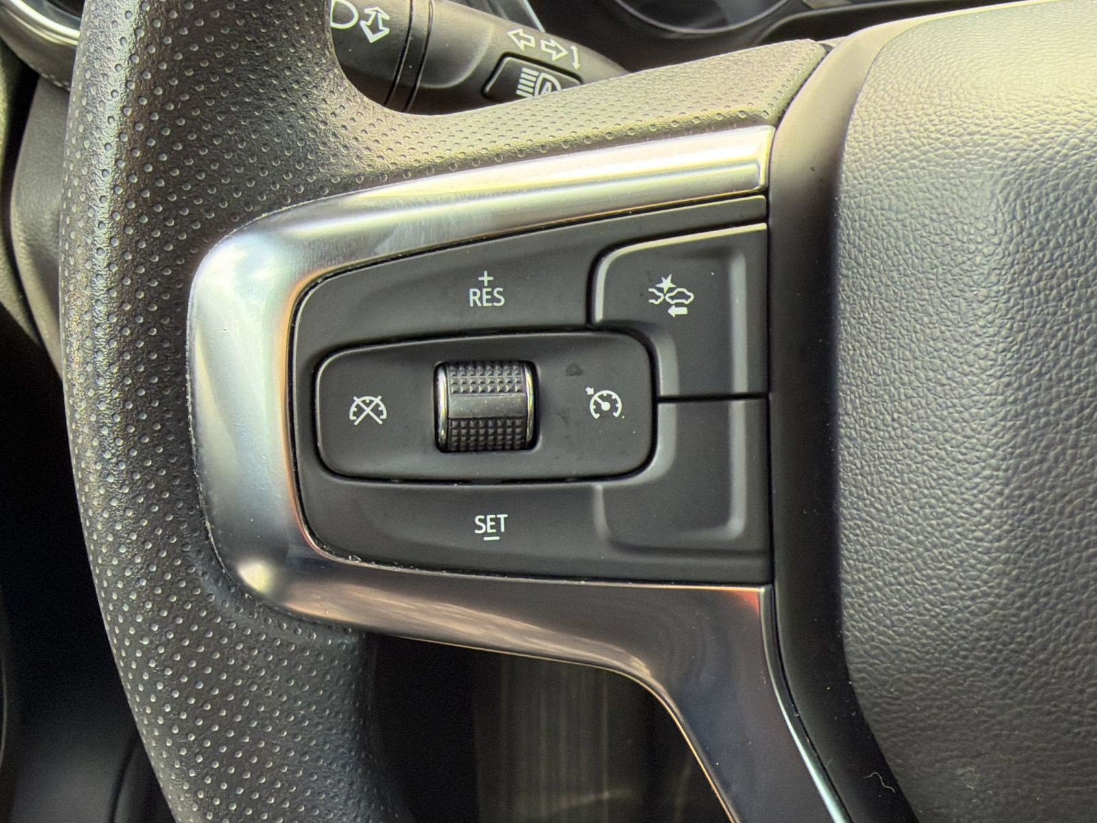 Used 2025 Chevrolet Blazer LT FWD image 17