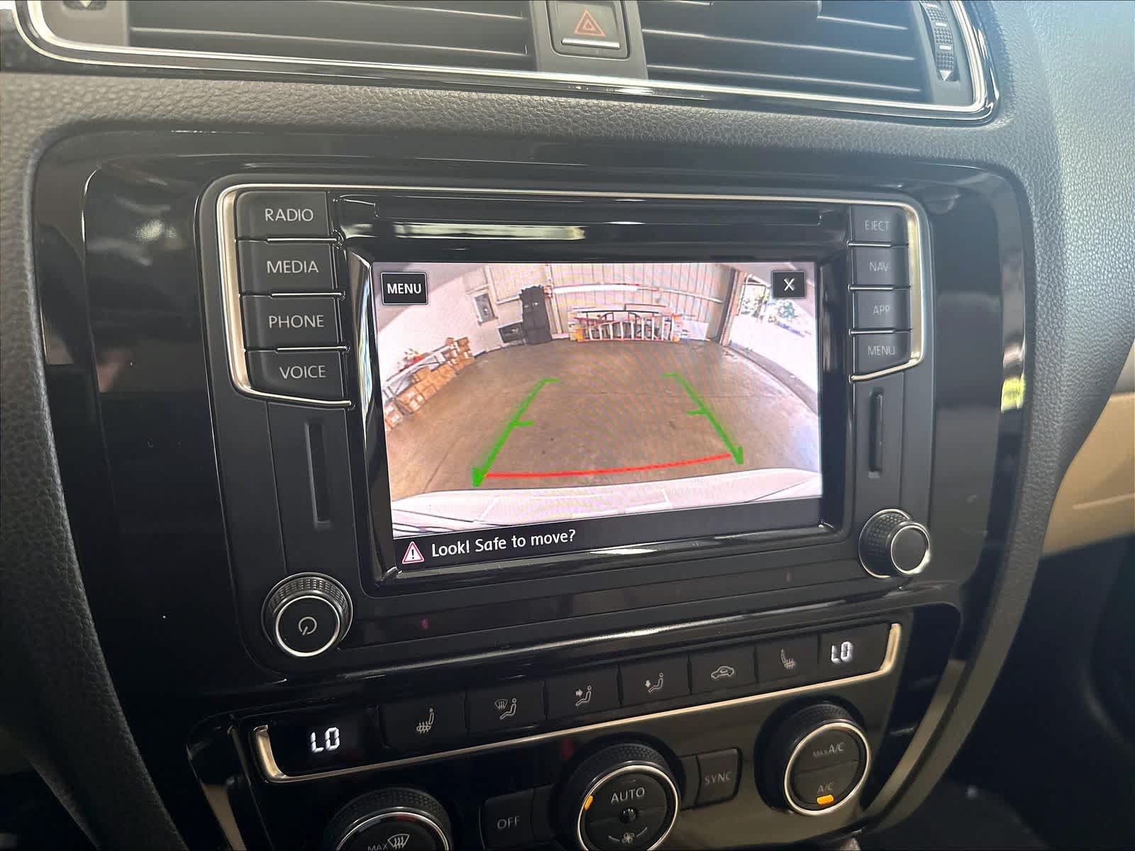 Used 2018 Volkswagen Jetta SEL FWD image 16