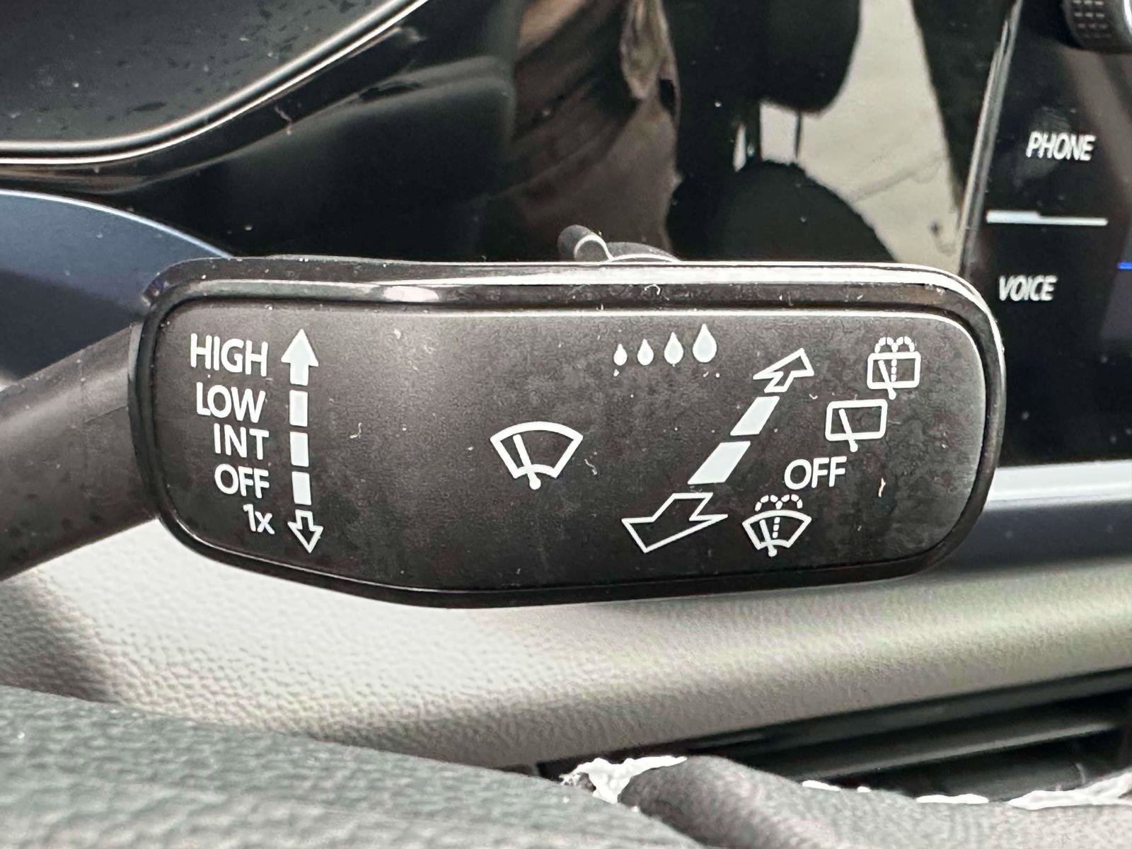 Certified 2022 Volkswagen Taos SE w/ Panoramic Sunroof Package image 22