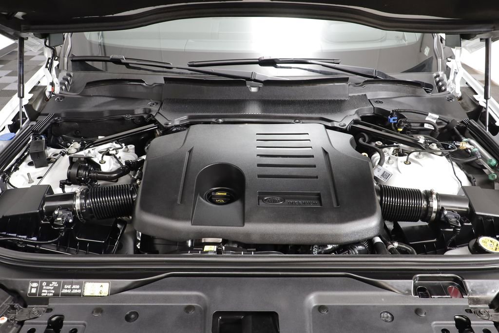 Used 2025 Land Rover Discovery Dynamic SE image 25