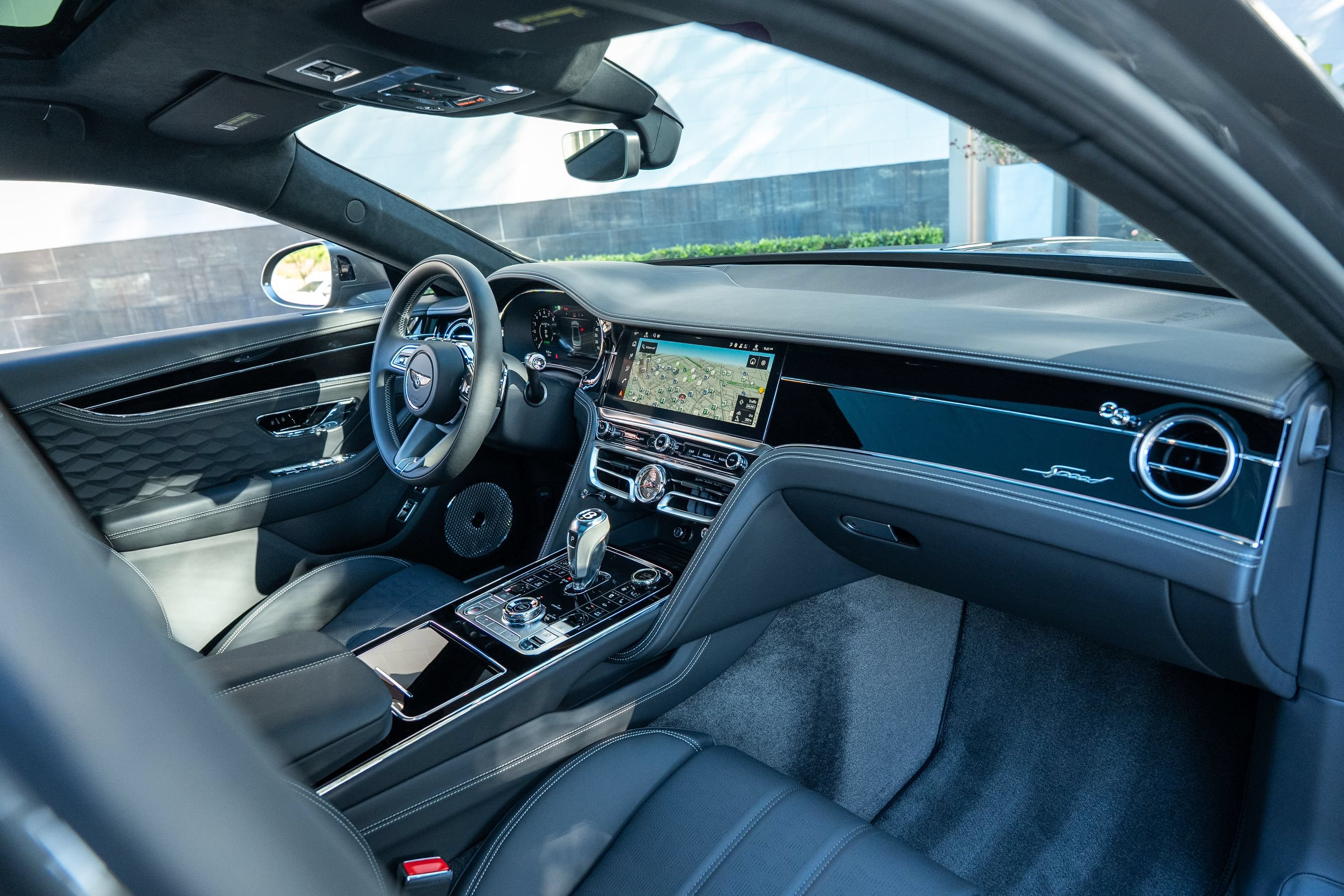 Certified 2025 Bentley Flying Spur Plug-In Hybrid AWD/4WD image 2