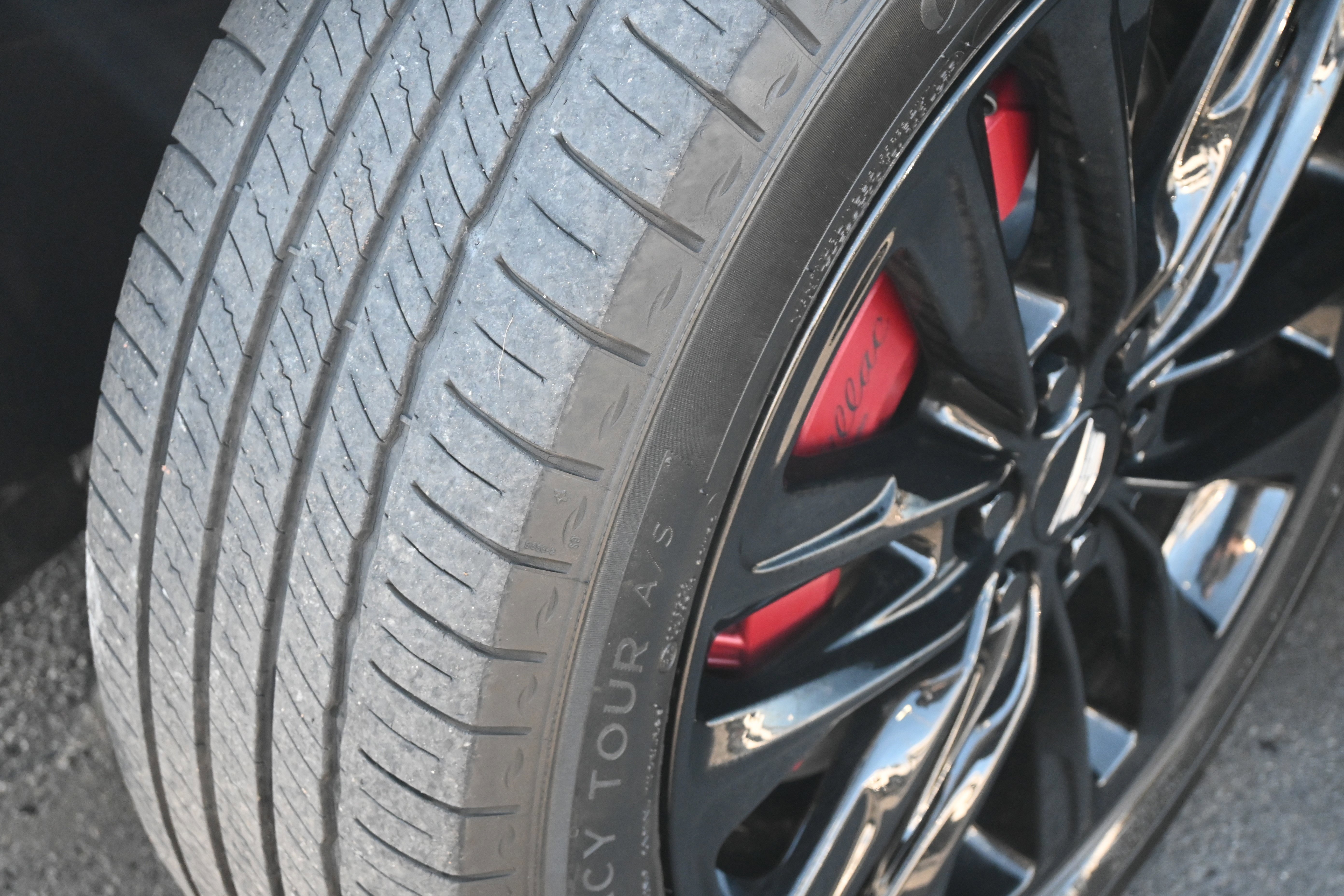 Used 2024 Cadillac XT6 Sport w/ LPO, Onyx Lite Package image 15