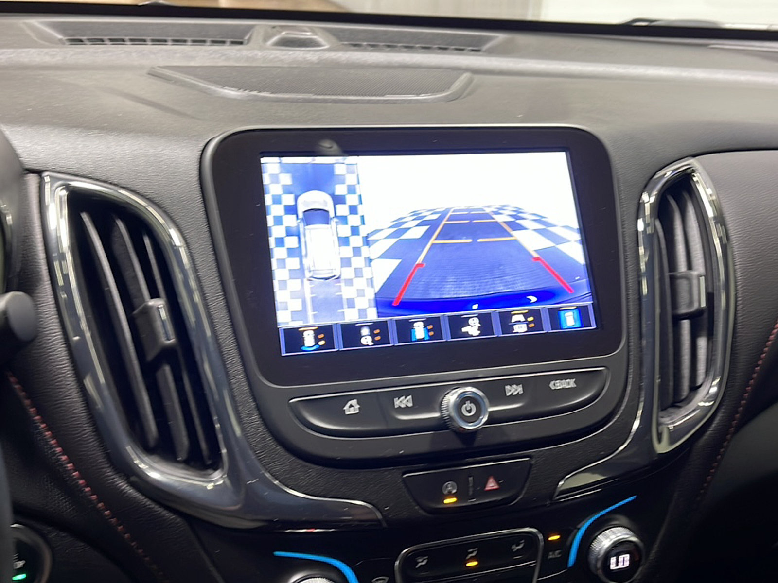 Used 2022 Chevrolet Equinox RS w/ RS Leather Package FWD image 9