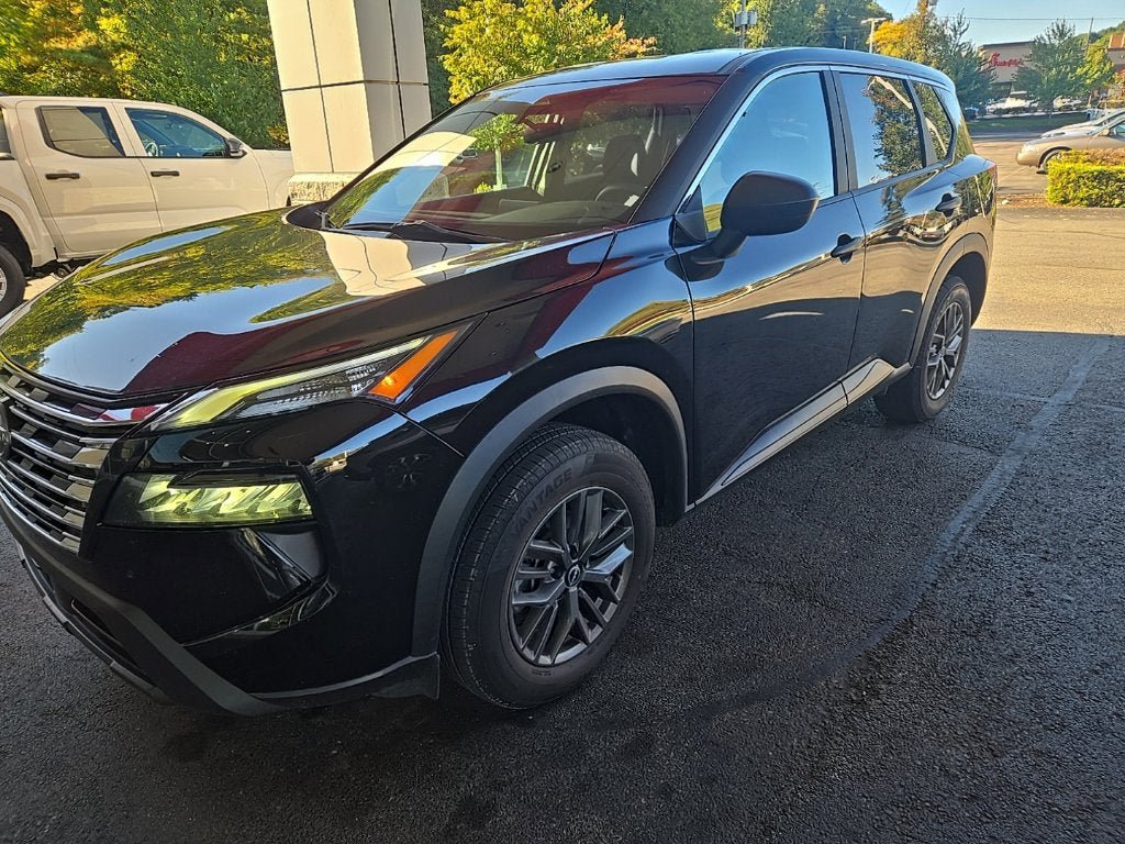 Used 2024 Nissan Rogue S FWD image 1