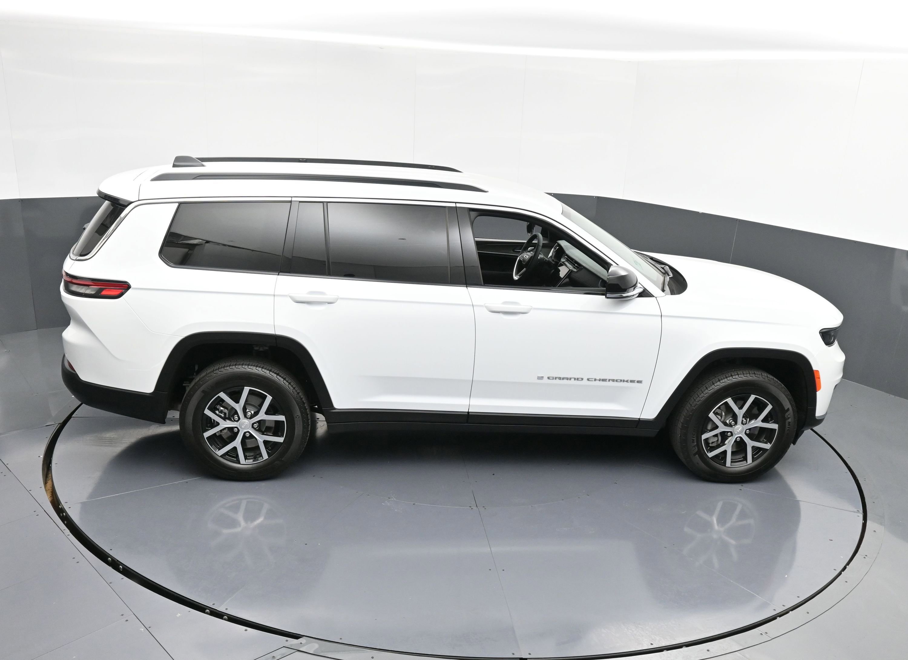 Used 2025 Jeep Grand Cherokee L Limited image 37