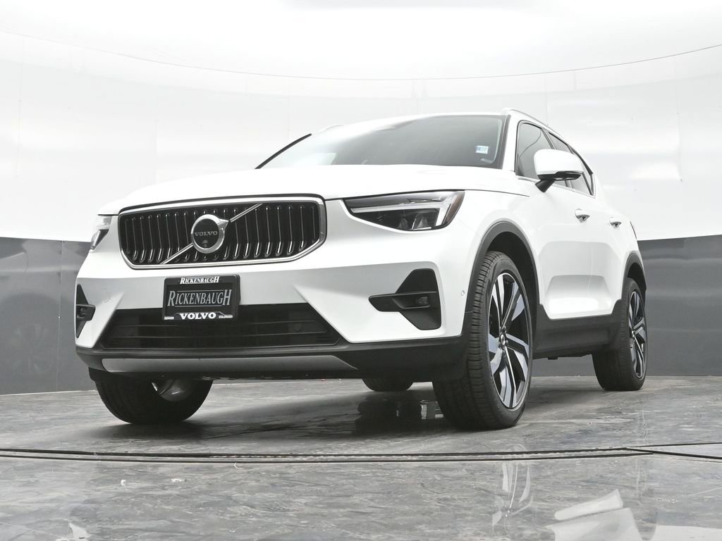 Used 2025 Volvo XC40 B5 Plus image 20