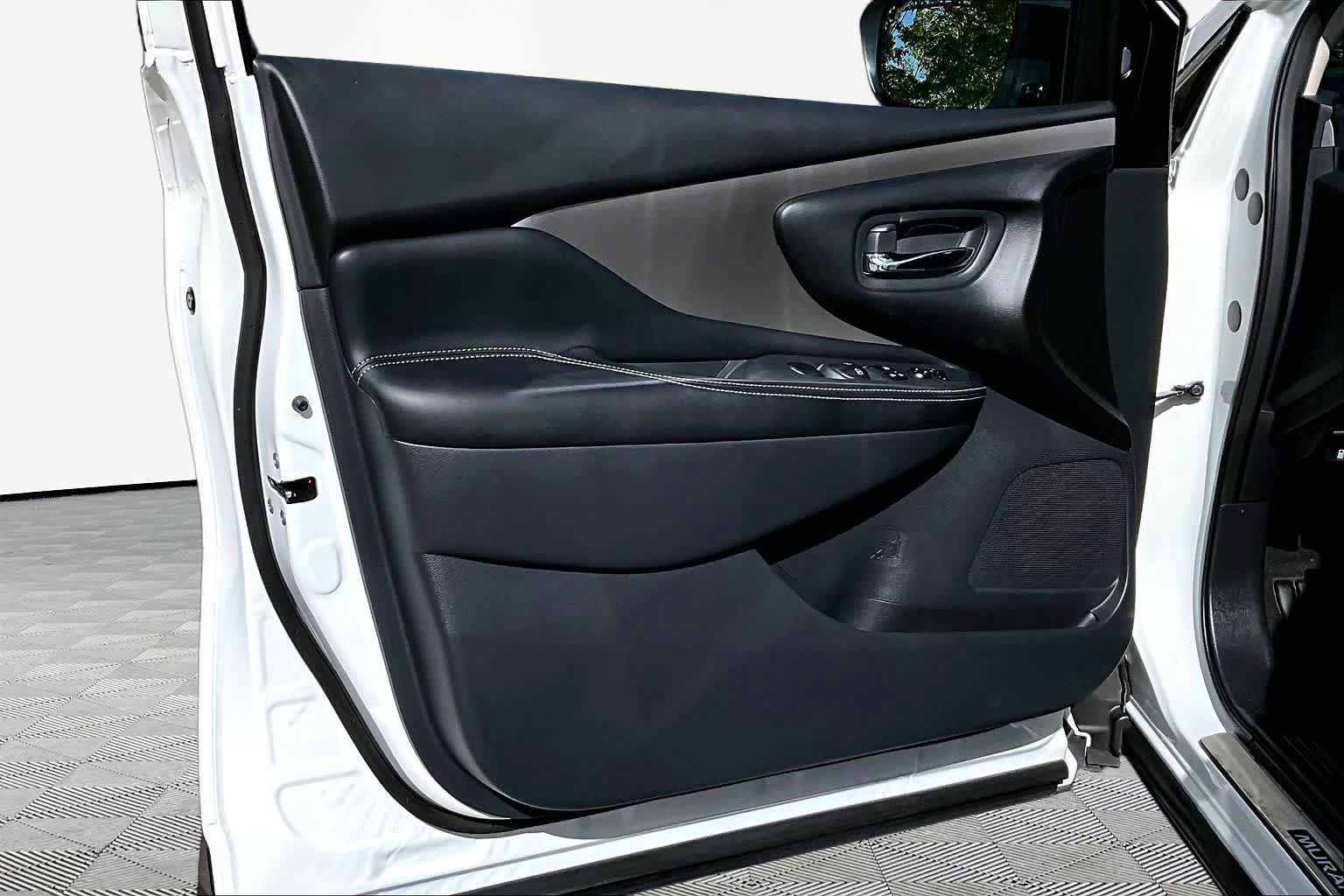 Used 2024 Nissan Murano SV w/ SV Midnight Edition Package FWD image 38