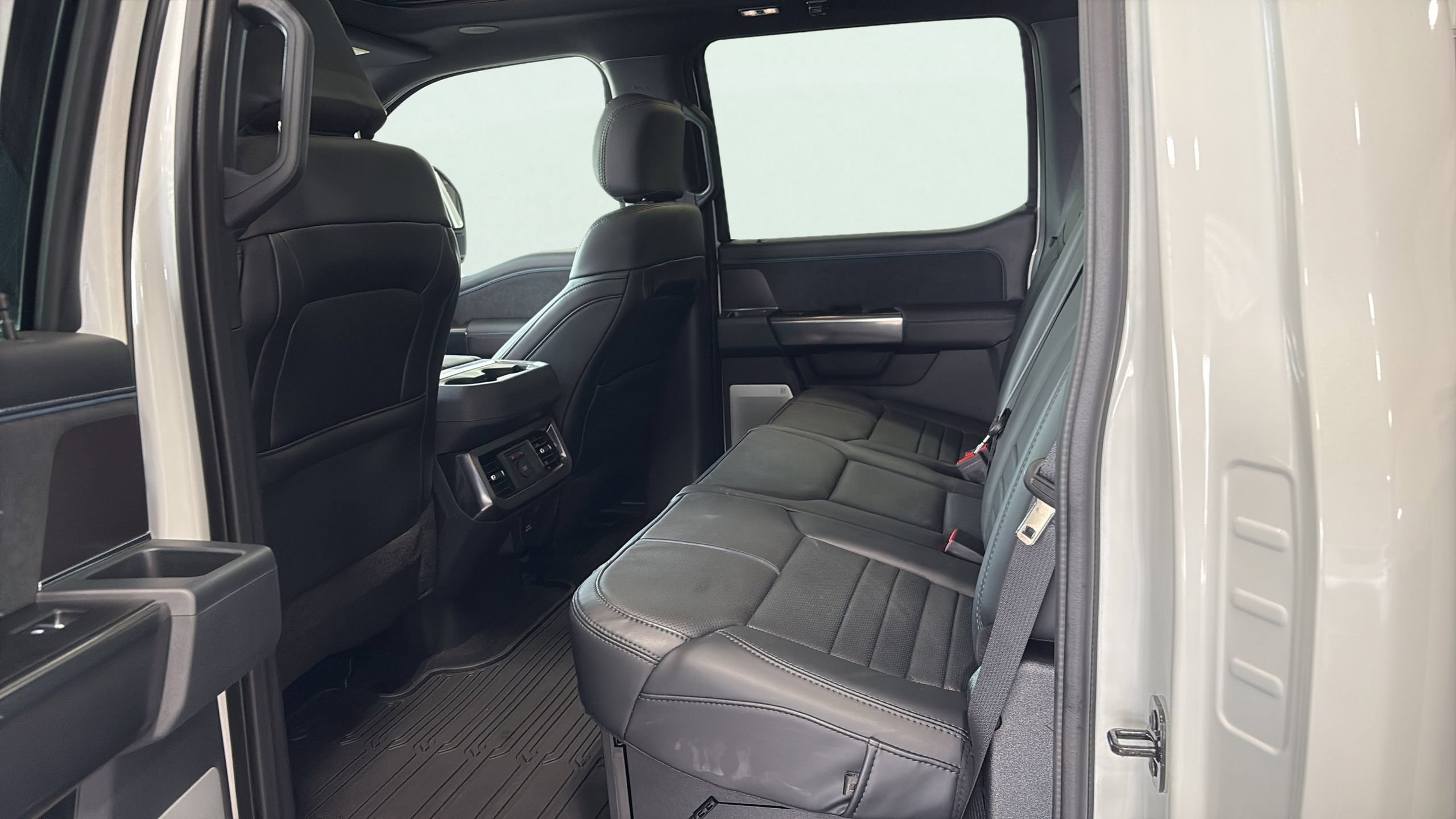 Used 2026 Ford F250 Platinum AWD/4WD image 13