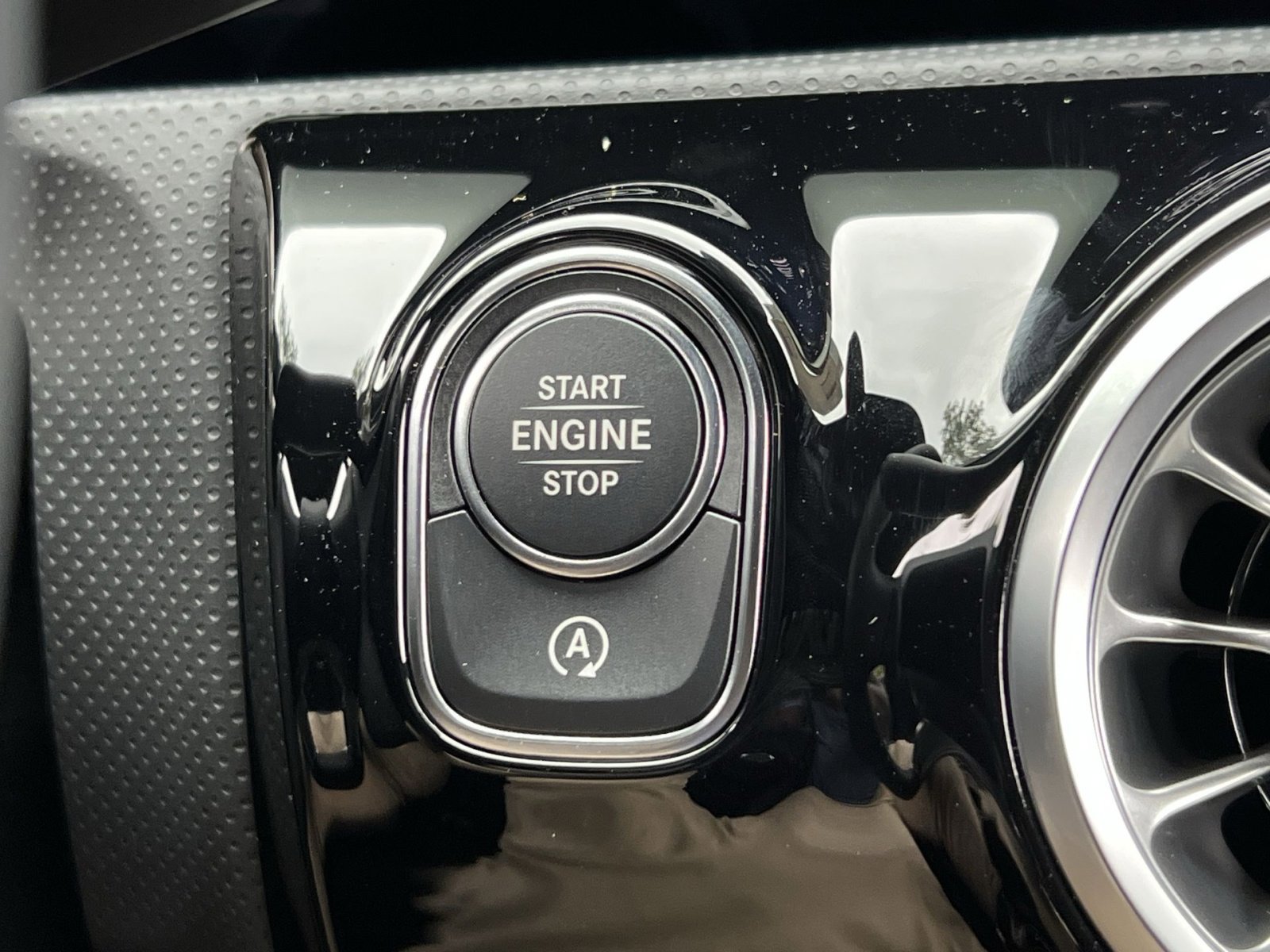 Certified 2025 Mercedes-Benz CLA 250 4MATIC image 30