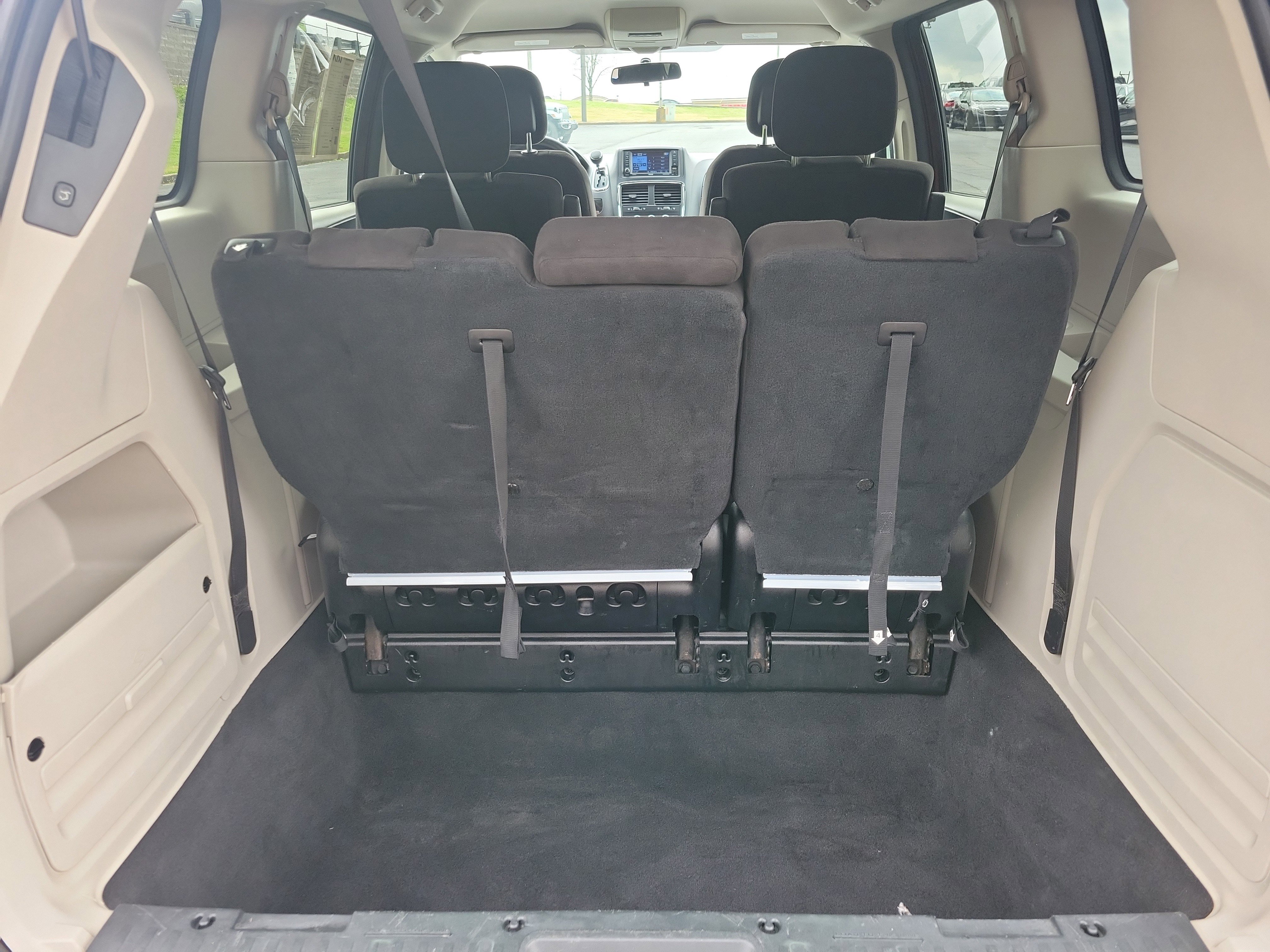 Used 2012 Dodge Grand Caravan SXT image 9