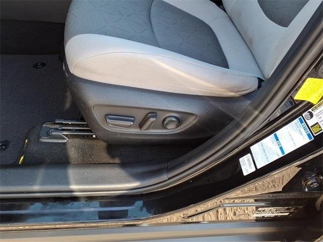 Used 2022 Toyota RAV4 XLE image 11