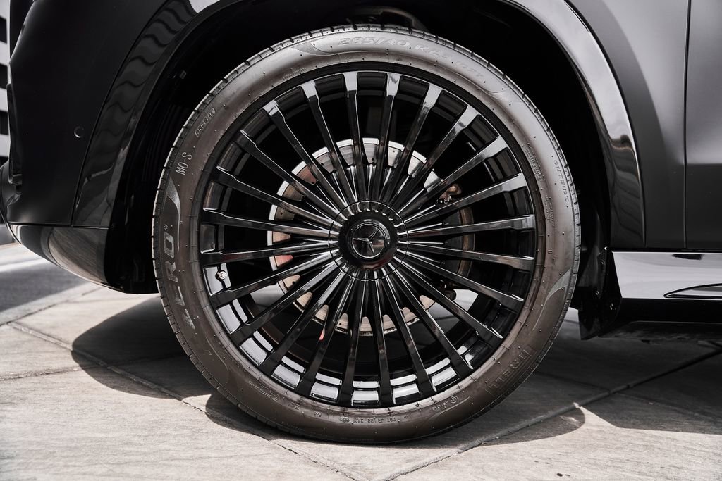 Used 2024 Mercedes-Benz Maybach GLS 600 4MATIC image 3