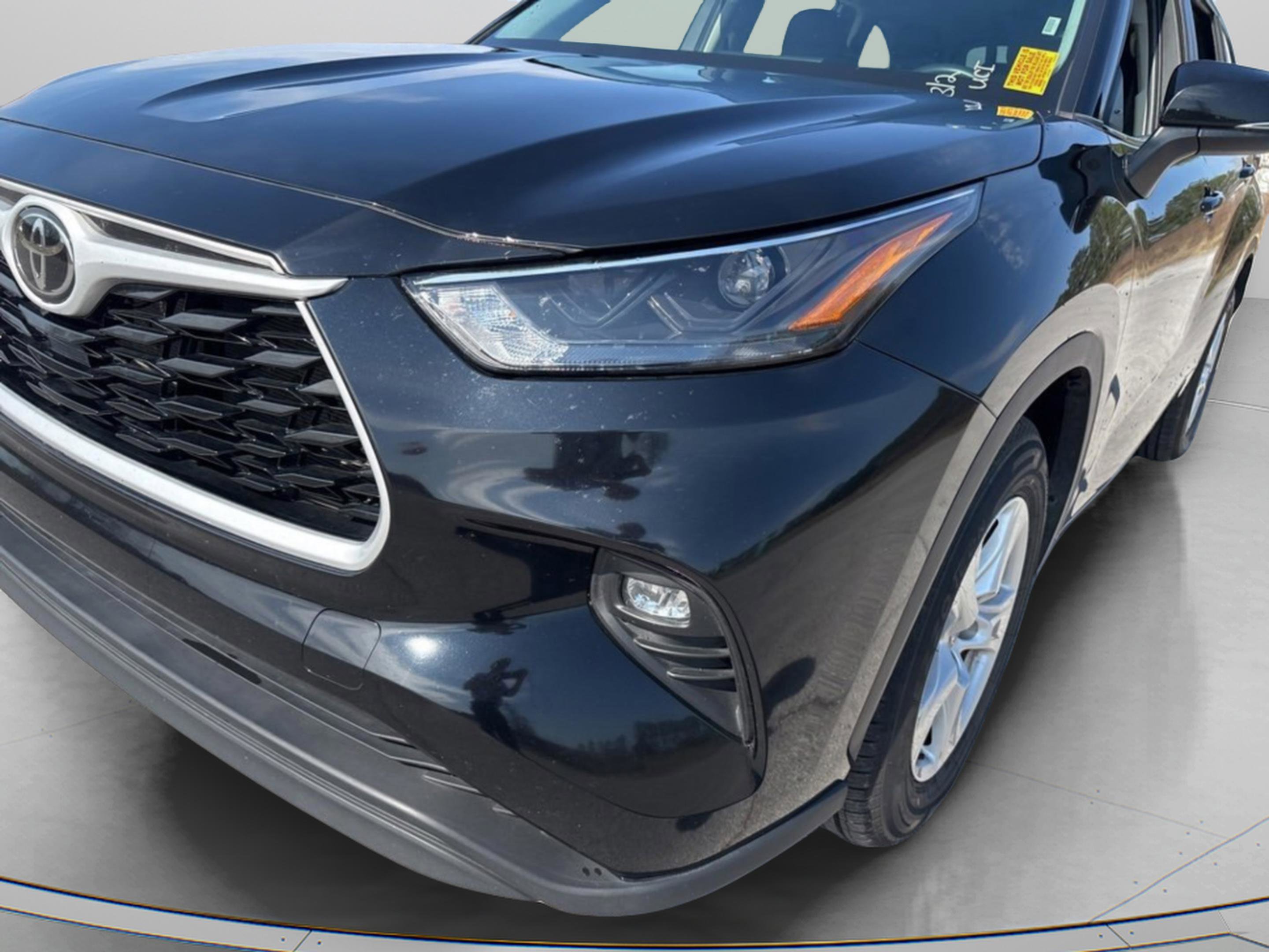 Used 2024 Toyota Highlander LE image 6