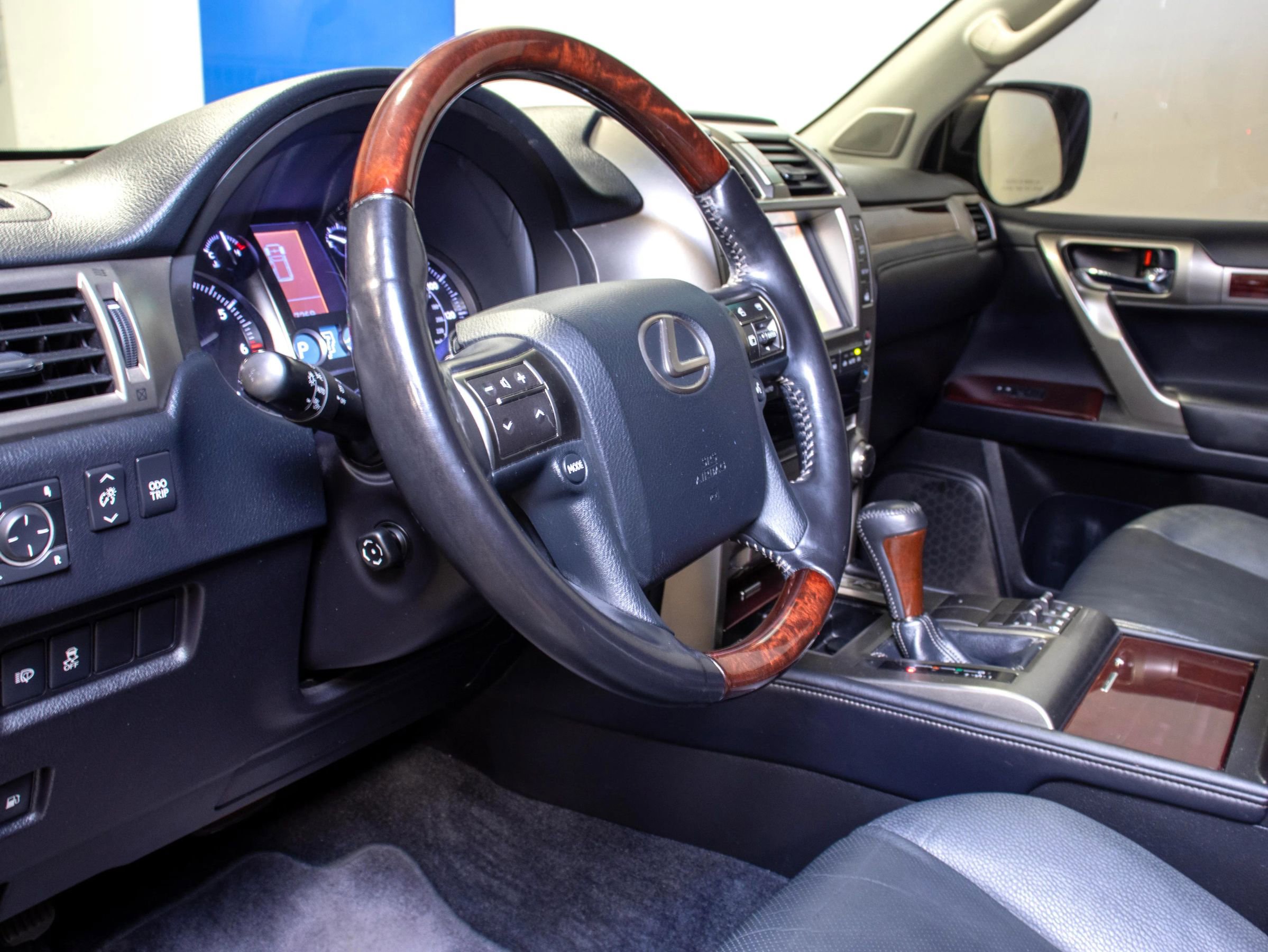 Used 2016 Lexus GX 460 w/ Premium Package image 10