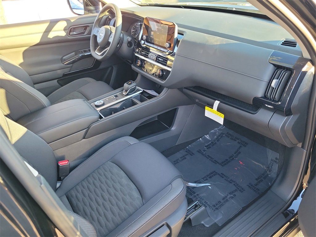 New 2025 Nissan Pathfinder SV image 10