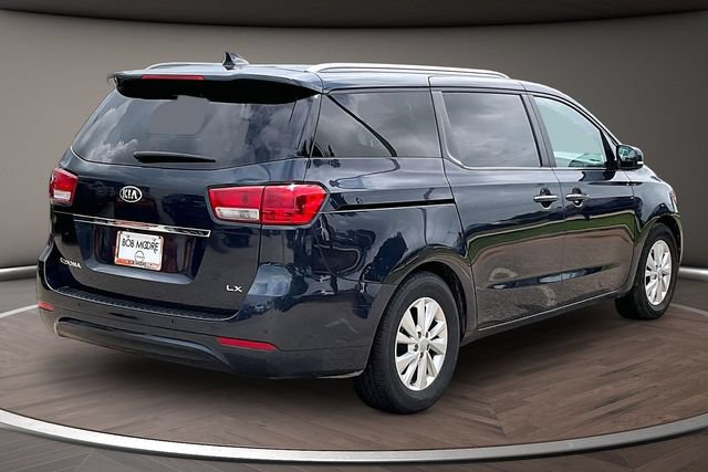 Used 2017 Kia Sedona LX w/ LX Essentials Premium Package FWD image 2