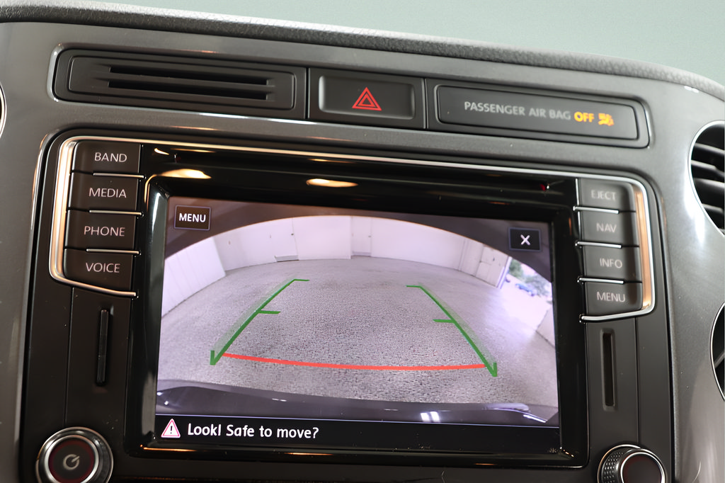 Used 2017 Volkswagen Tiguan Sport AWD/4WD image 16