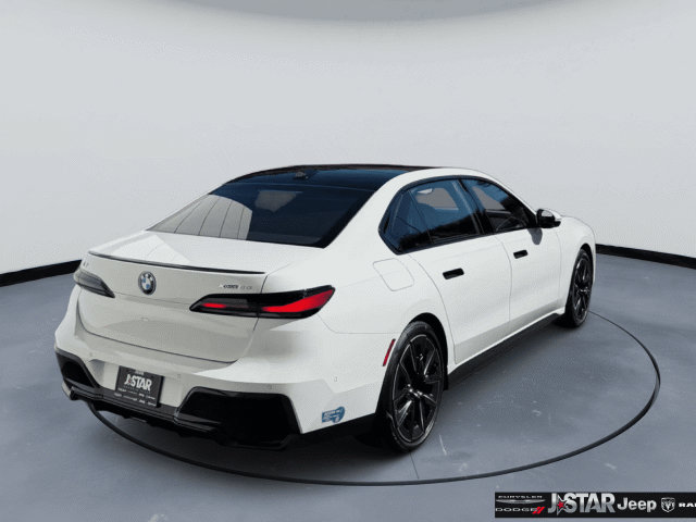 Used 2025 BMW i7 xDrive60 w/ Premium Package AWD/4WD image 5