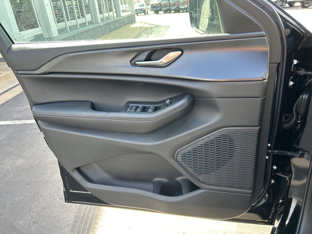 New 2025 Jeep Grand Cherokee image 18