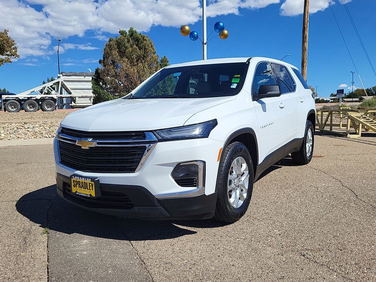 Used 2023 Chevrolet Traverse LS image 4