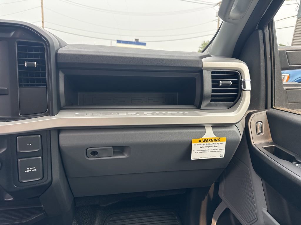 New 2025 Ford F550 4x4 Regular Cab Super Duty image 17