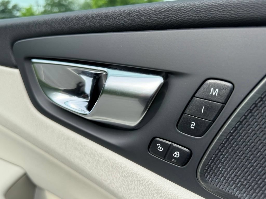 Used 2023 Volvo XC60 T8 Plus w/ Climate Package AWD/4WD image 22