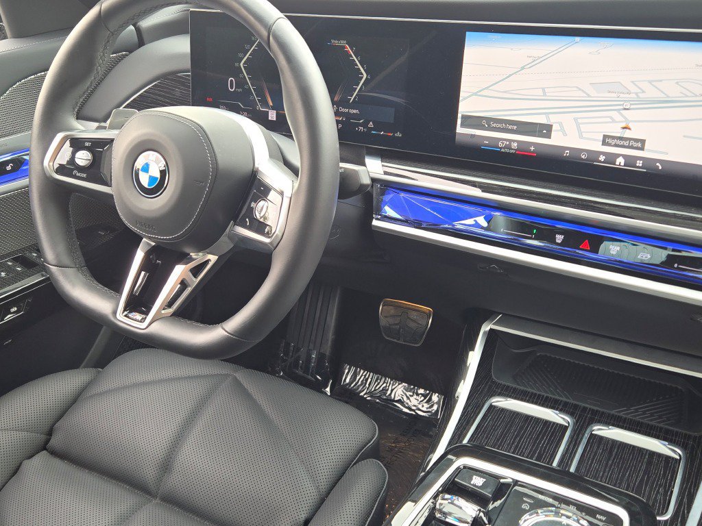 Used 2025 BMW 740i xDrive w/ Premium Package AWD/4WD image 8