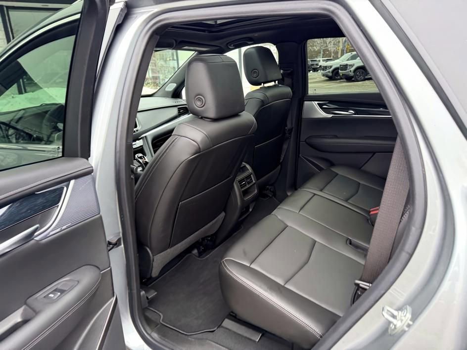 Used 2025 Cadillac XT5 Premium Luxury image 9