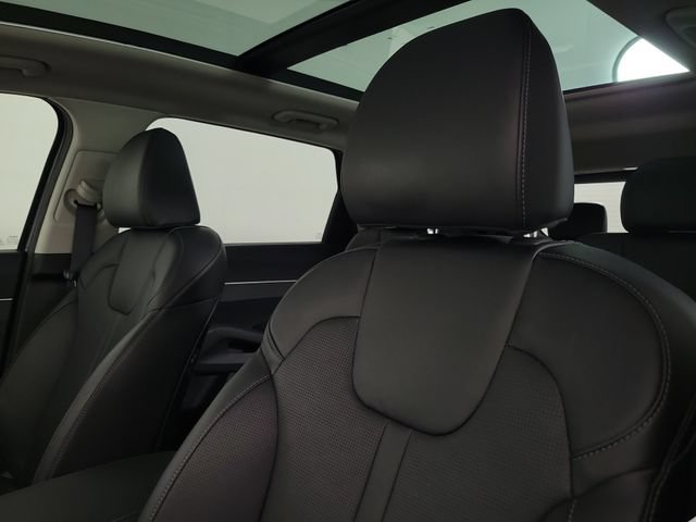 Used 2025 Kia Sorento EX w/ Panoramic Sunroof Package FWD image 19