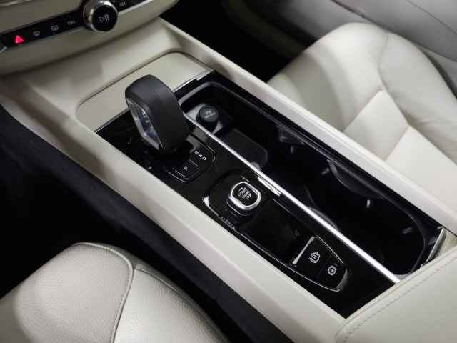 Used 2024 Volvo XC60 B5 Core w/ Protection Package Premier AWD/4WD image 30