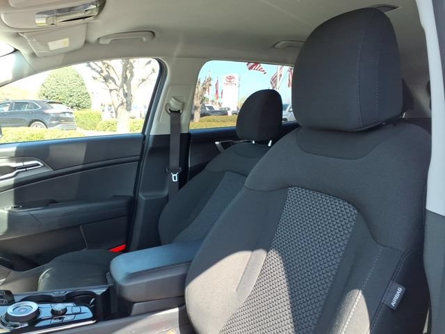 Used 2024 Kia Sportage LX AWD/4WD image 15