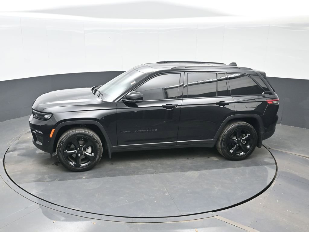 Used 2025 Jeep Grand Cherokee Limited w/ Black Appearance Package image 26