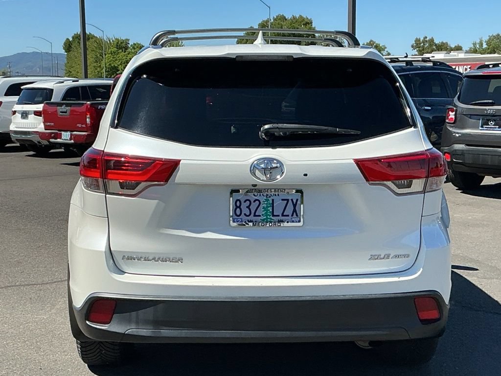 Used 2019 Toyota Highlander XLE AWD/4WD image 9