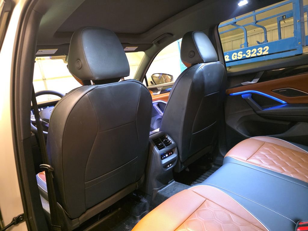 Used 2025 Volkswagen Tiguan SEL R-Line AWD/4WD image 24