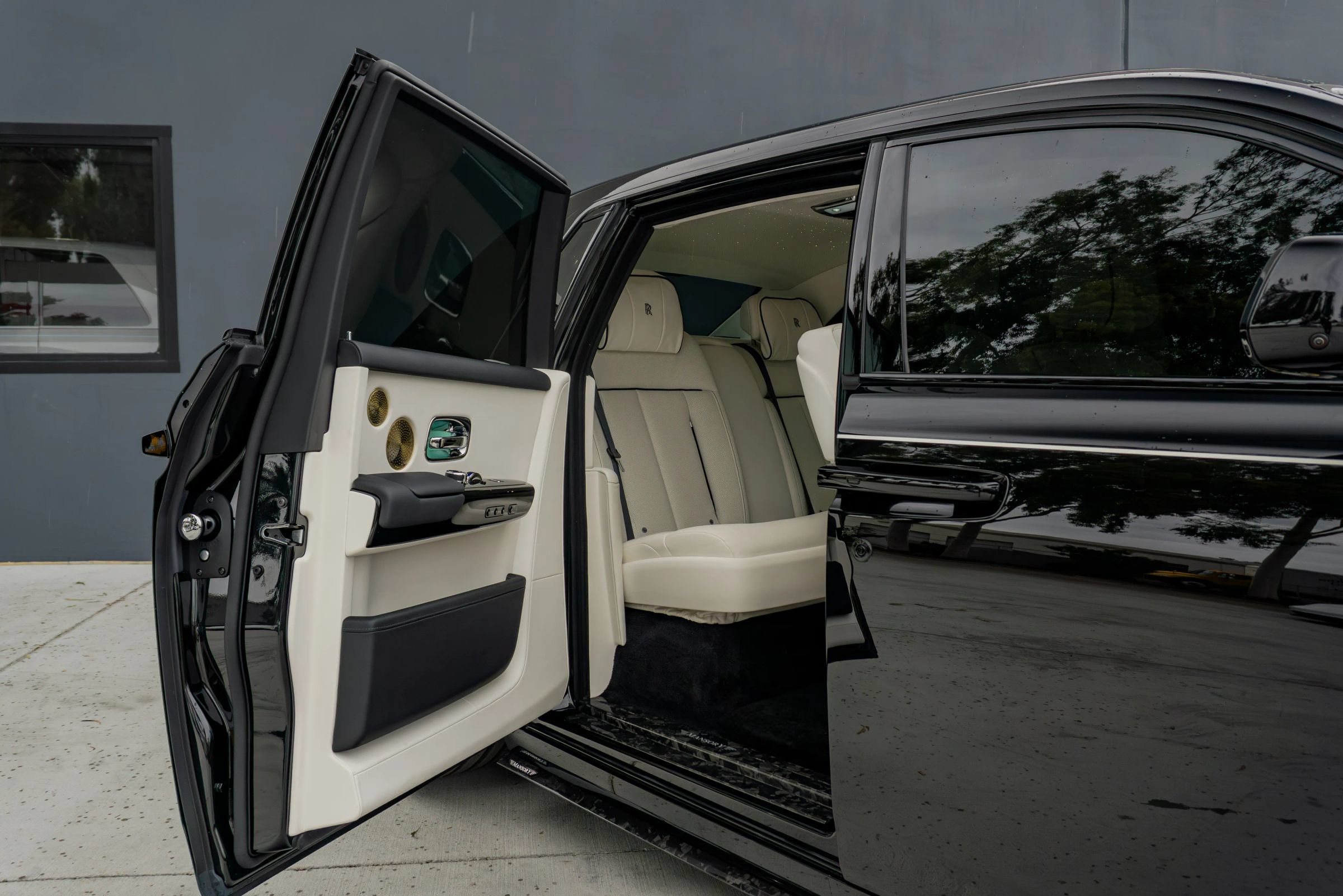 Used 2024 Rolls-Royce Phantom Sedan RWD image 64