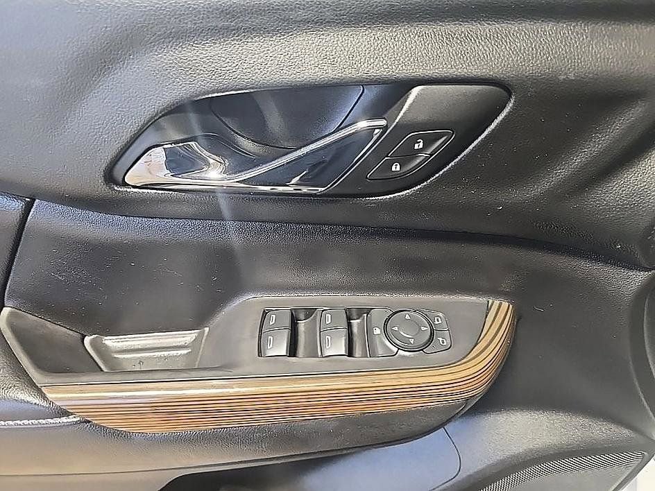 Used 2018 GMC Acadia SLE image 14