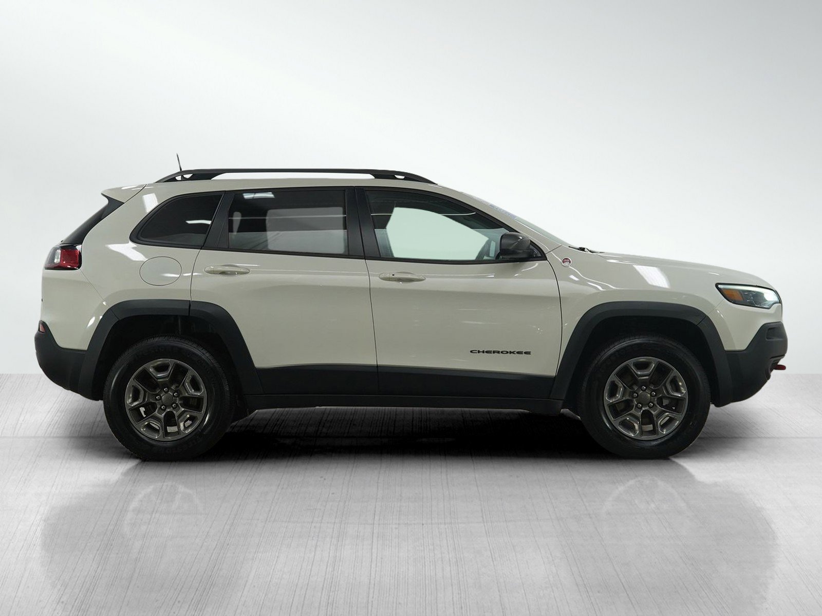 Used 2019 Jeep Cherokee Trailhawk w/ Cold Weather Group image 6
