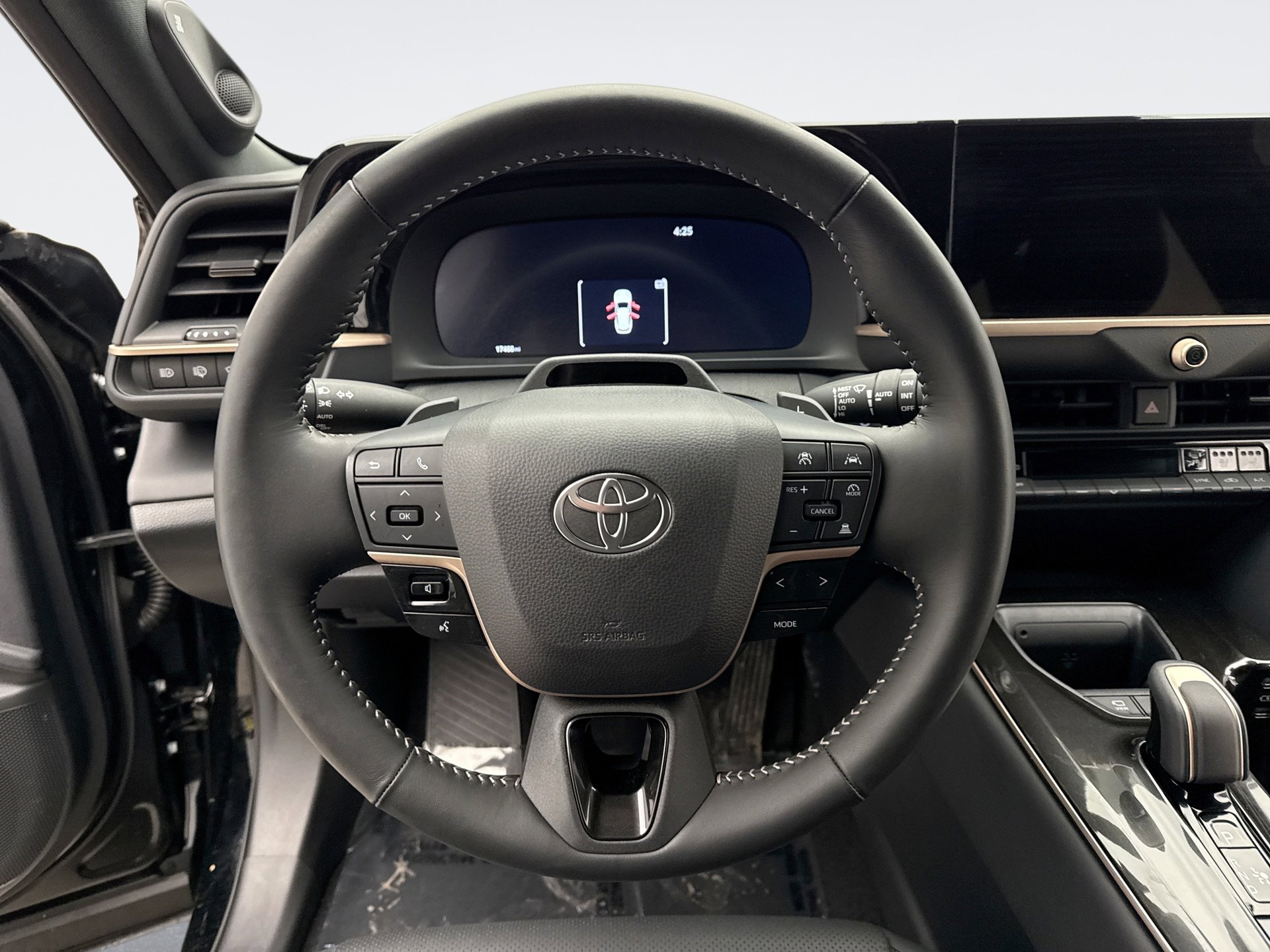 Used 2025 Toyota Crown Signia w/ Advanced Technology Package image 12