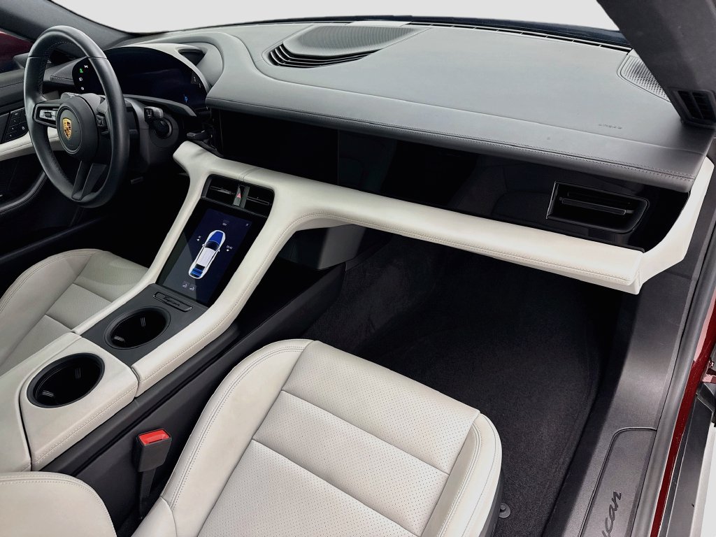 Used 2022 Porsche Taycan RWD image 16