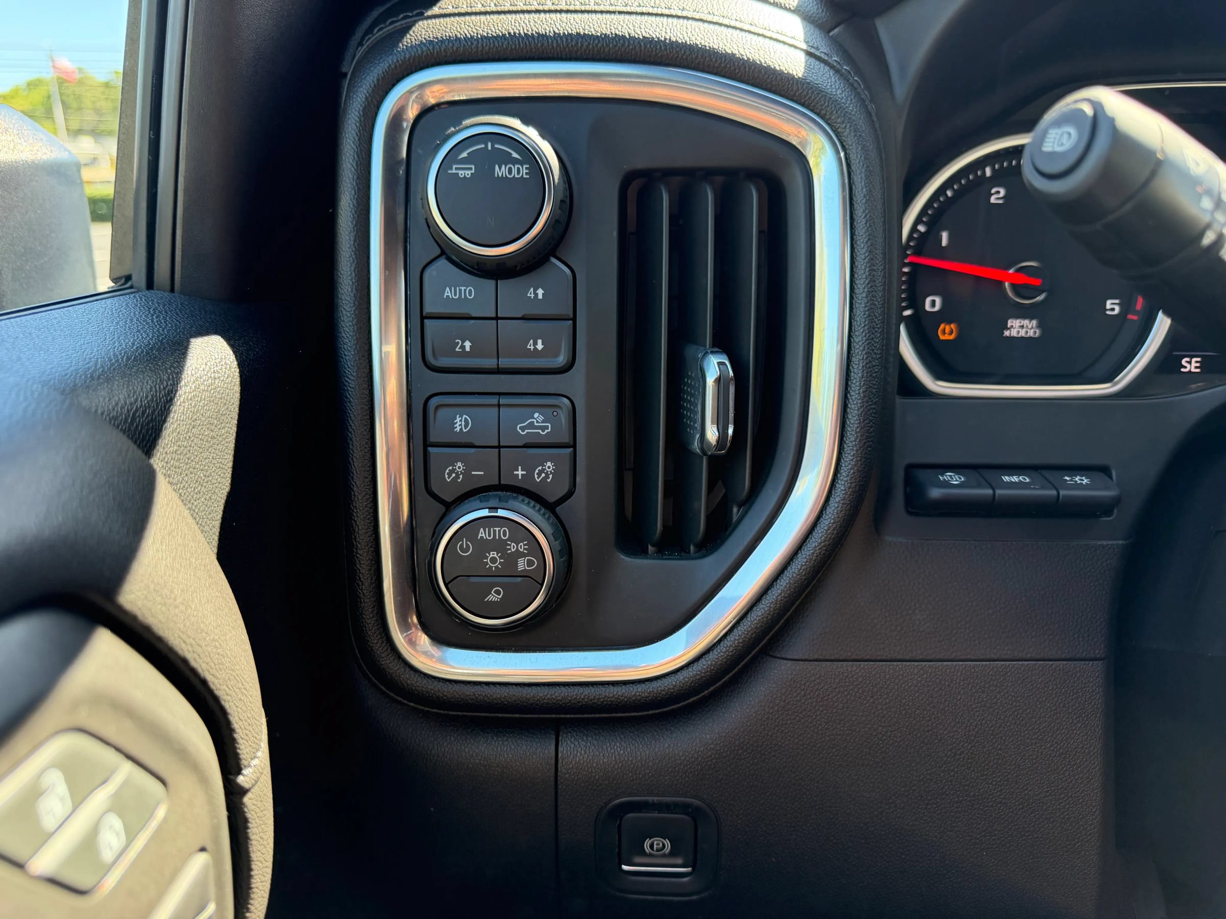 Used 2020 Chevrolet Silverado 2500 High Country w/ Technology Package AWD/4WD image 27