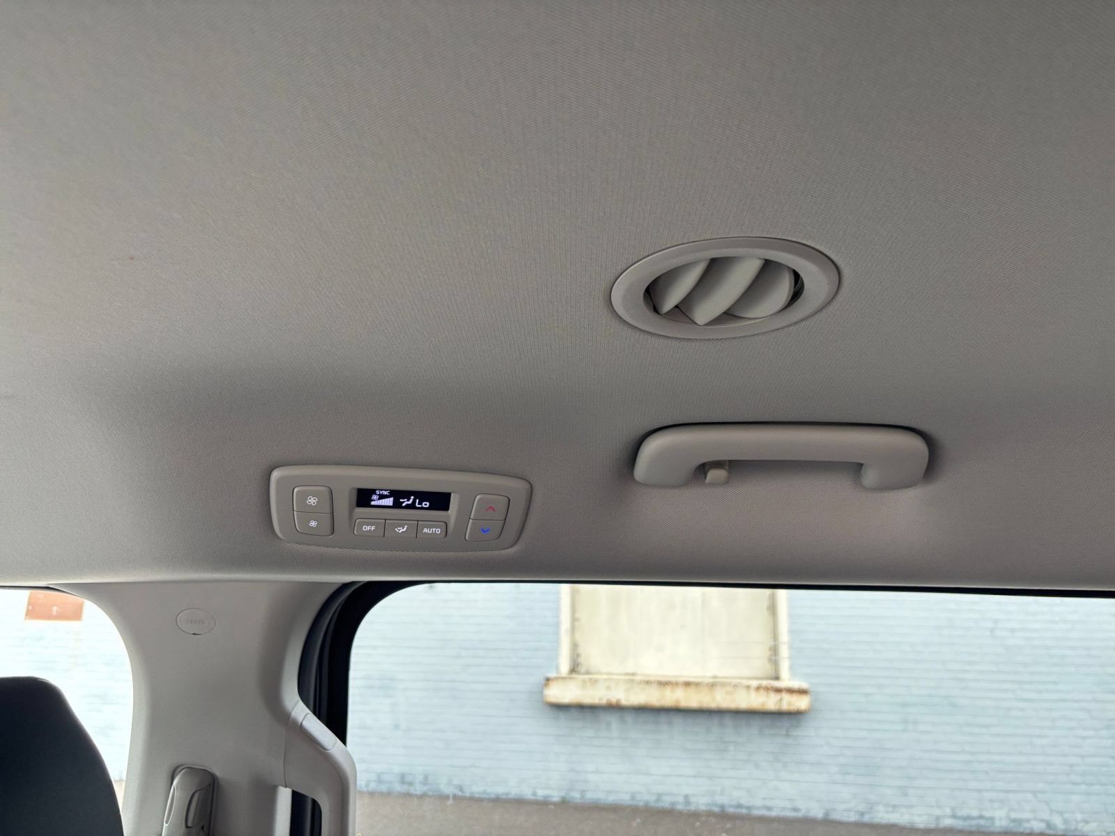Used 2026 Kia Carnival FWD image 24