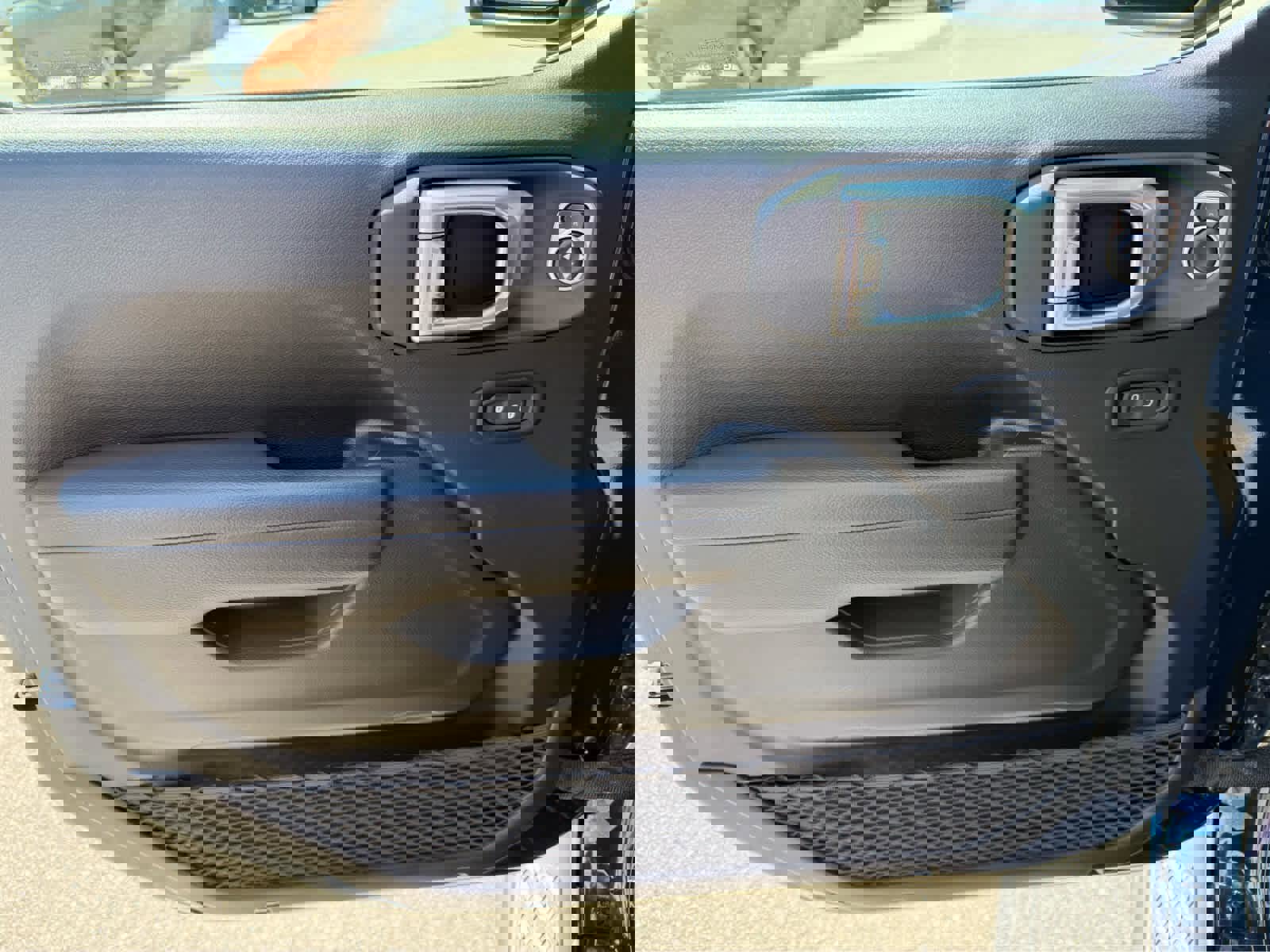 Used 2025 Jeep Gladiator Sport image 11