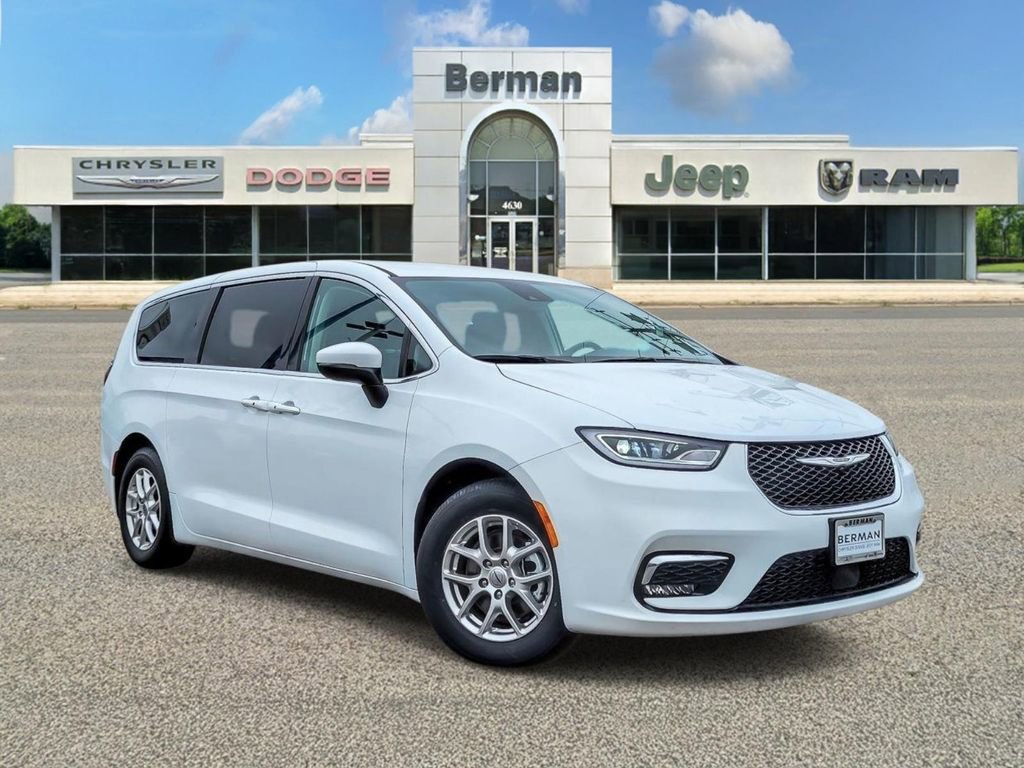 Used 2023 Chrysler Pacifica Touring-L image 1