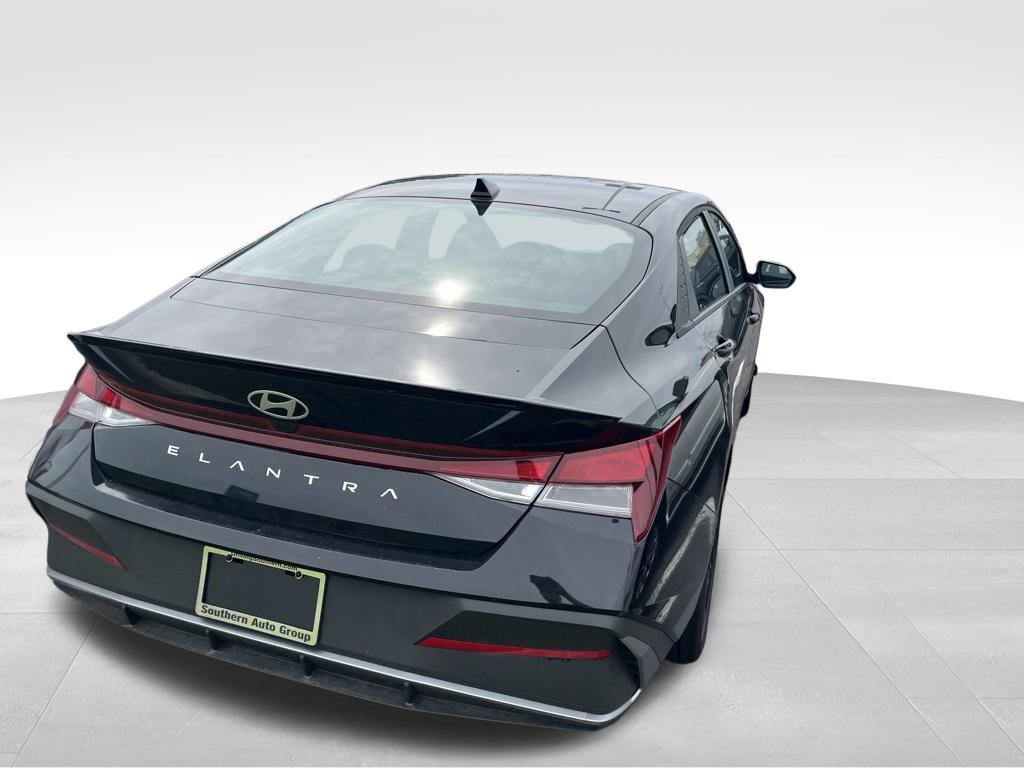 Used 2026 Hyundai Elantra SEL Sport FWD image 4