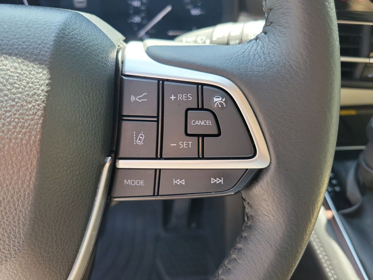 Used 2024 Toyota Sienna XLE AWD/4WD image 23
